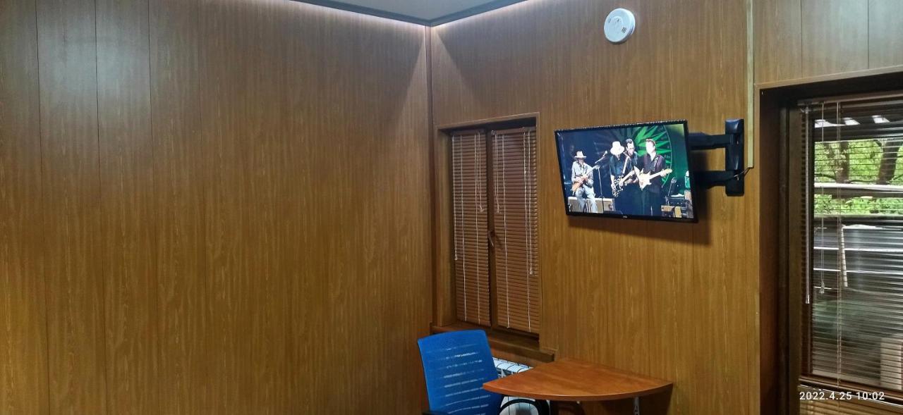 Apartment In A Guest House الماتي المظهر الخارجي الصورة