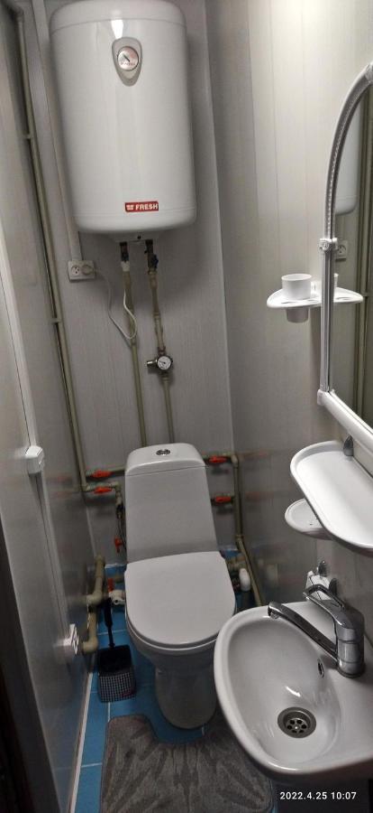 Apartment In A Guest House الماتي المظهر الخارجي الصورة