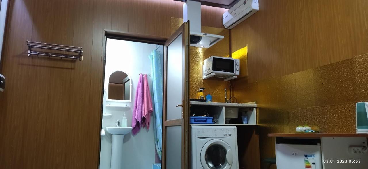 Apartment In A Guest House الماتي المظهر الخارجي الصورة