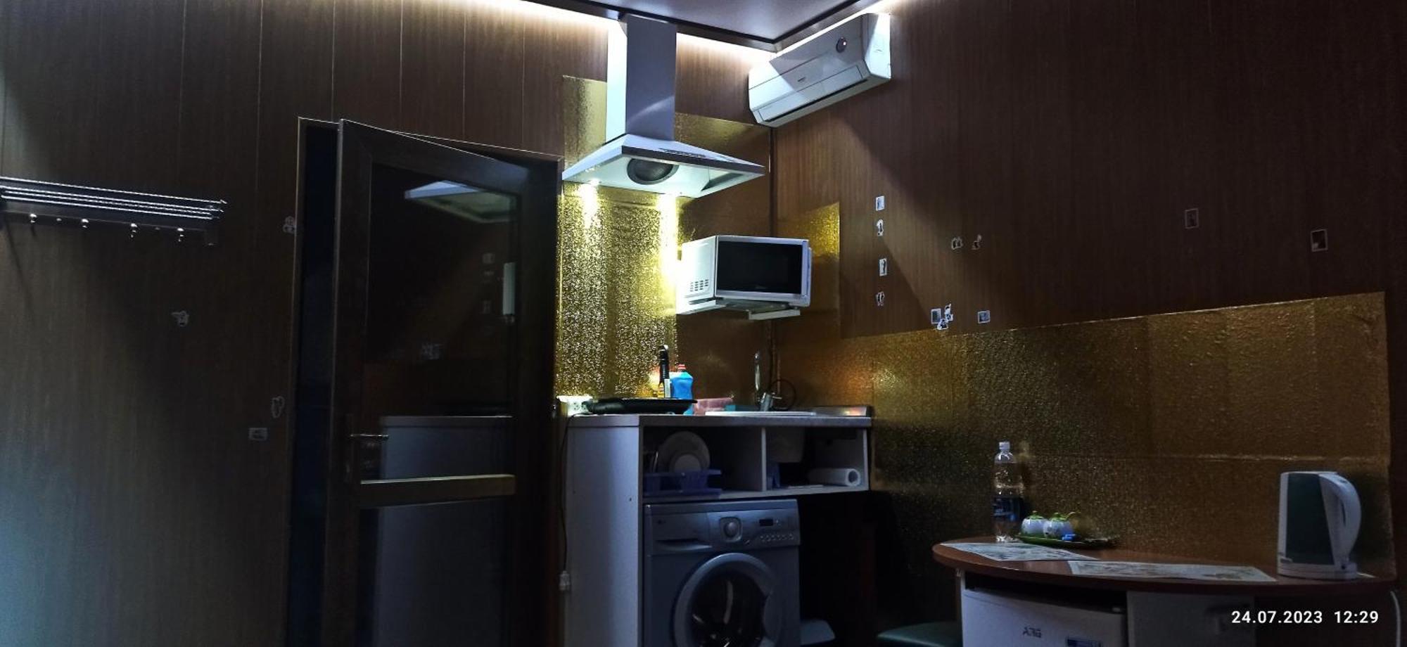 Apartment In A Guest House الماتي المظهر الخارجي الصورة